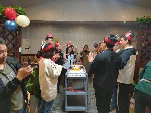 “與國同慶，逐夢朝陽” ——生物技術(shù)研究院員工生日會(huì)